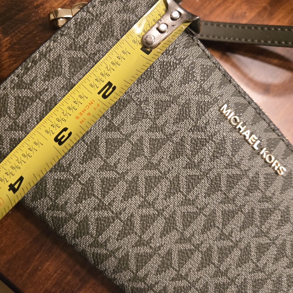 Michael Kors Olive Green Signature Tote Bag With Matching Phone Wallet - Picture 8 of 13